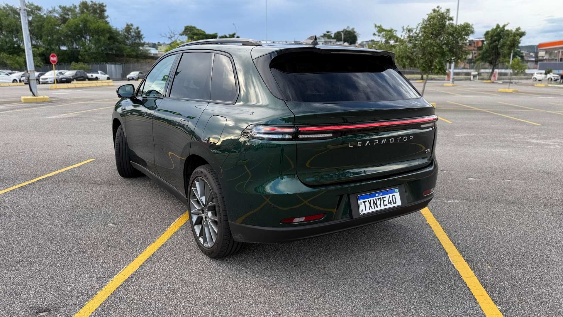 A green electric SUV parked in a lot, showcasing its rear design with LEAPMOTOR branding.