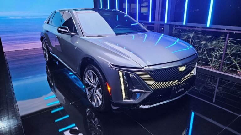 Cadillac anuncia pré-venda dos SUVs elétricos Lyriq e Vistiq no Brasil
