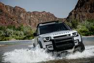 Novo Land Rover Defender estreia no Brasil por R$ 400.750