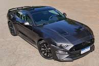 Ford Mustang Black Shadow provoca uma viagem no tempo