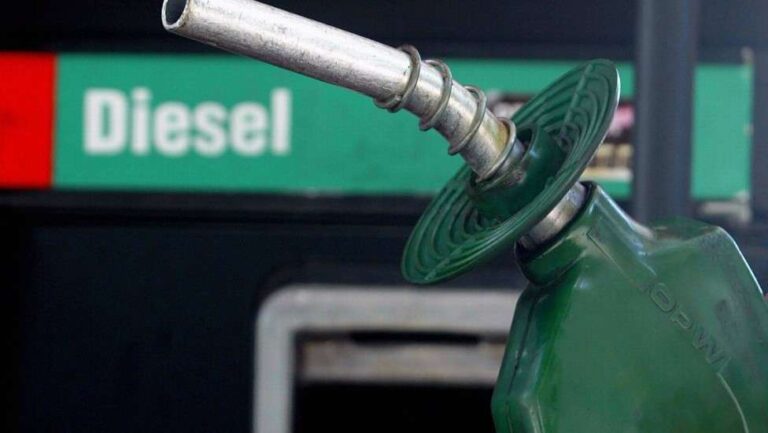 Diesel chega a R$ 5 e outubro termina com um aumento de 6%