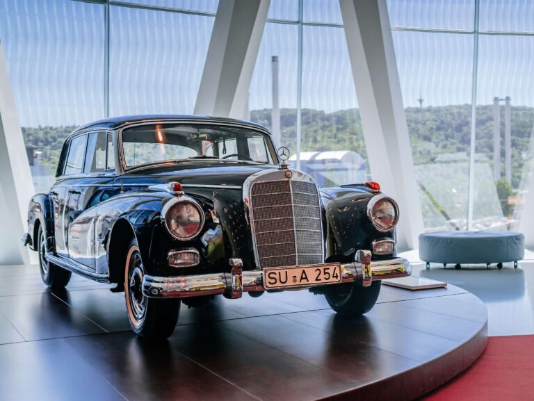 Conheça a história do Mercedes-Benz 300 Adenauer