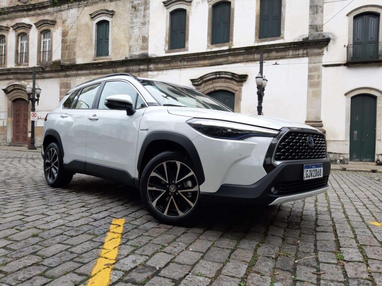 Avaliação: Corolla Cross híbrido “mata” rivais no consumo