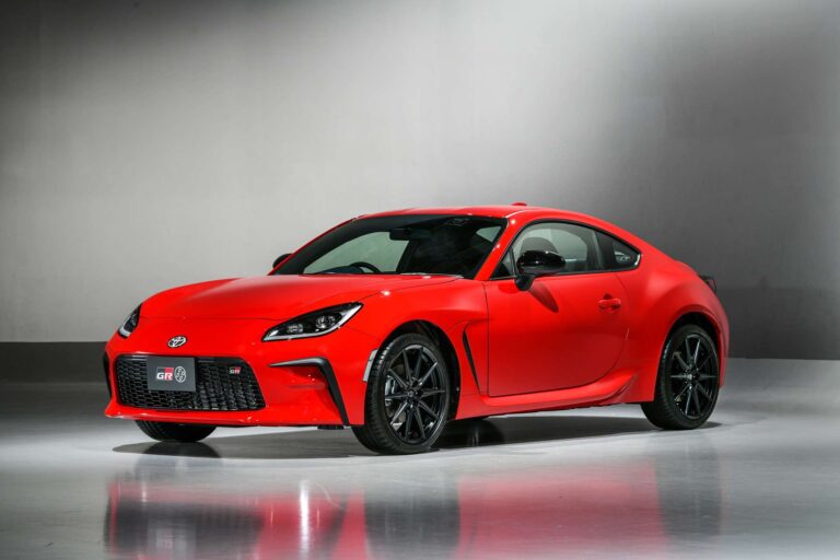 Toyota Gazoo Racing apresenta o novo esportivo GR 86