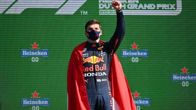 Super Max Verstappen vence em casa e retoma liderança da F1