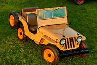 Conheça história de 75 anos do Jeep Civil em vídeo e fotos