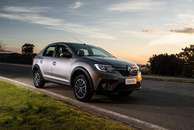 Teste: Renault Logan CVT tem adereços de sedã aventureiro