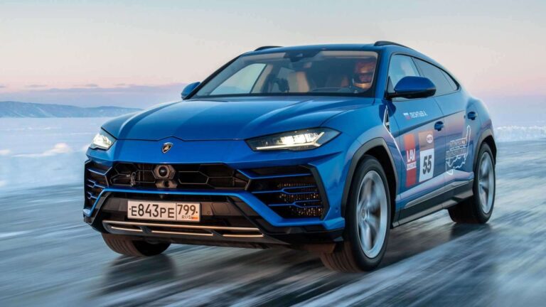 Lamborghini Urus quebra recorde no gelo a quase 300 km/h