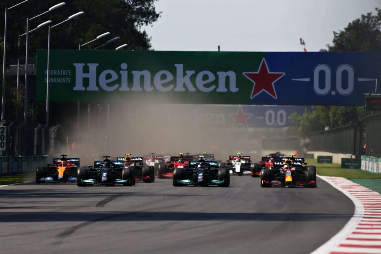 Hamilton culpa Bottas por ultrapassagem de Max na largada
