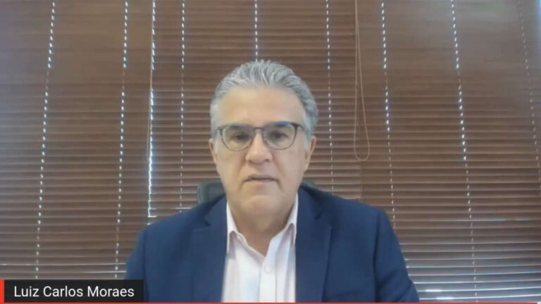 Anfavea diz que crise institucional atrapalha economia