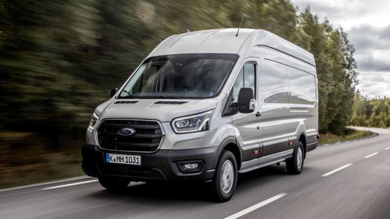 Ford Transit já é produzido no Uruguai e virá para o Brasil
