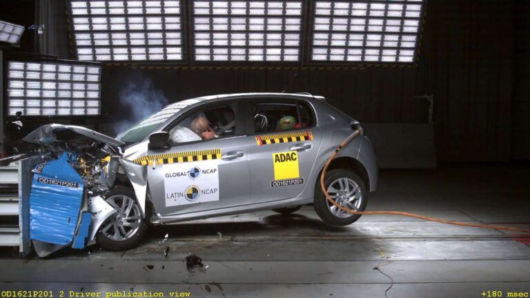 Novo Peugeot 208 ganha apenas duas estrelas no Latin NCAP