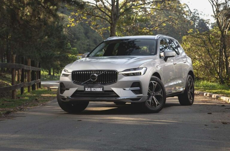 Volvo XC60 2022 estreia novo visual e já custa R$ 400 mil