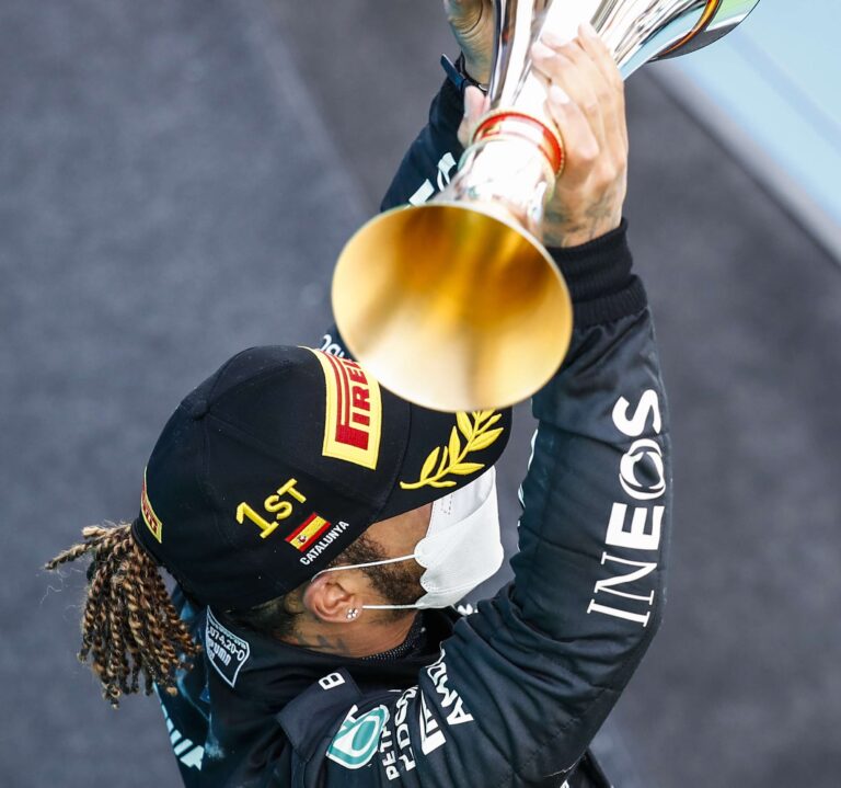 Hamilton a dois passos do paraíso na Fórmula 1