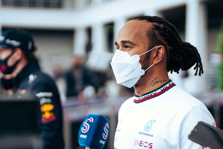 Hamilton se diz arrependido por não “seguir instinto” na F1