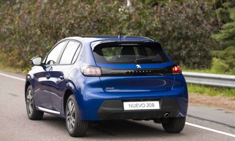Peugeot 208 sofre reajuste e se aproxima dos R$ 100 mil