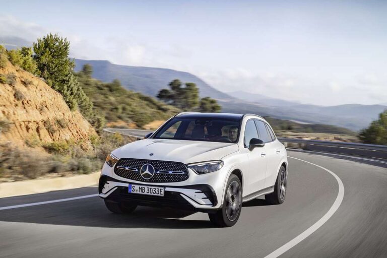 Novo Mercedes GLC estreia sempre híbrido e com até 335 cv