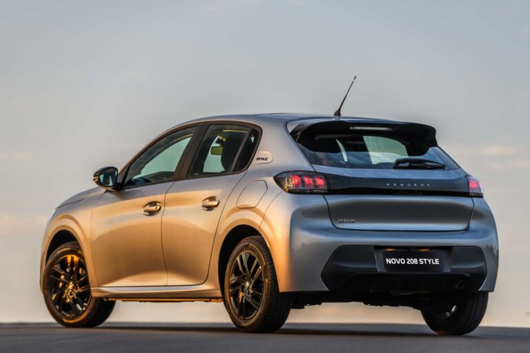 Peugeot 208 faz 16,3 km/l com motor Fiat e brilha no consumo