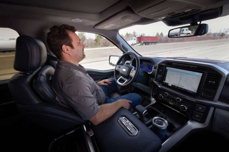 Ford faz sucesso nos EUA com sistema de direção semiautônoma