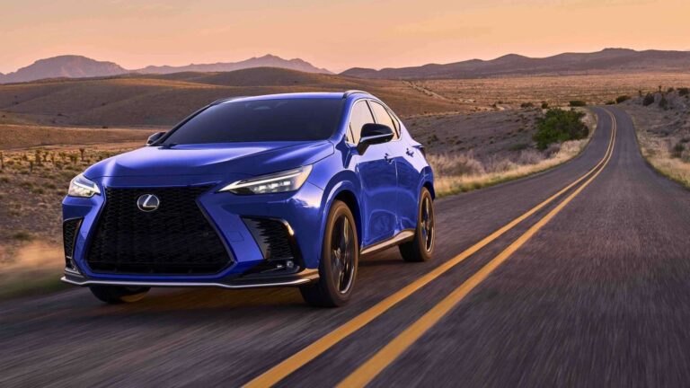 Lexus apresenta 1º modelo híbrido plug-in de sua história
