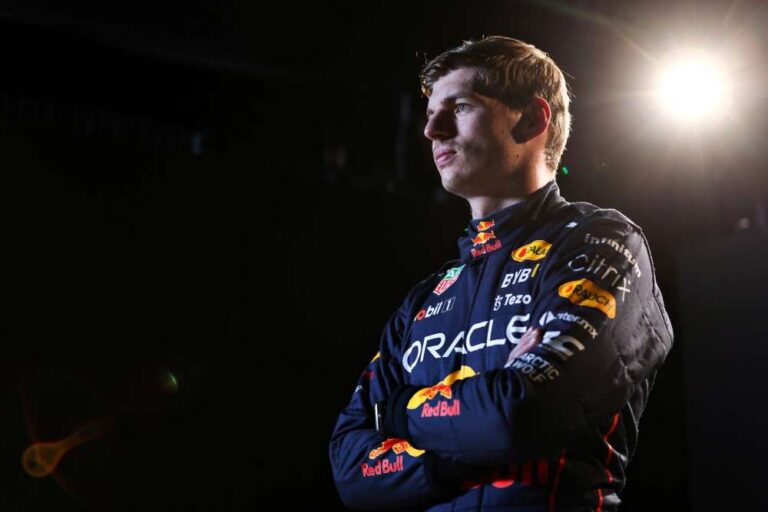 Red Bull dá asas e milhões a Verstappen