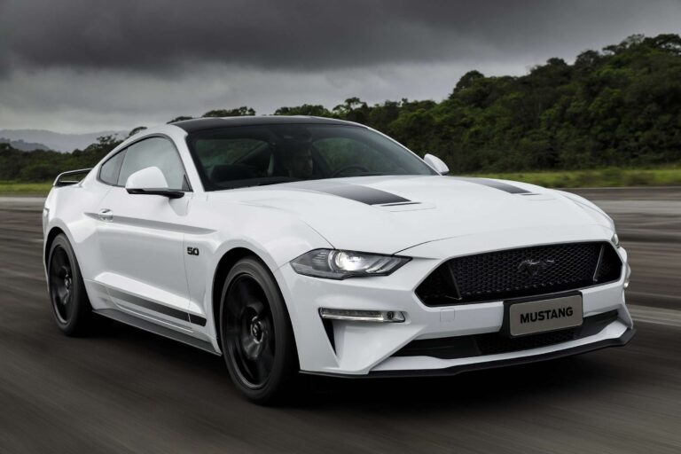 Ford Mustang lidera no mundo, mas perde no Brasil