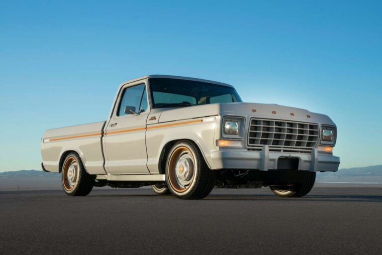 Ford lança F-100 retrô com motor elétrico de “prateleira”