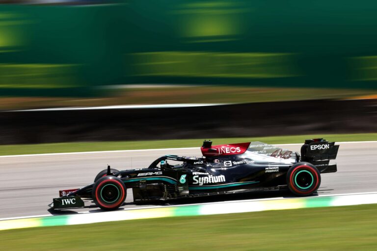 Hamilton vence em Interlagos e conclui fim de semana mágico