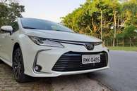 Corolla dá uma surra global de 432 mil carros no Civic
