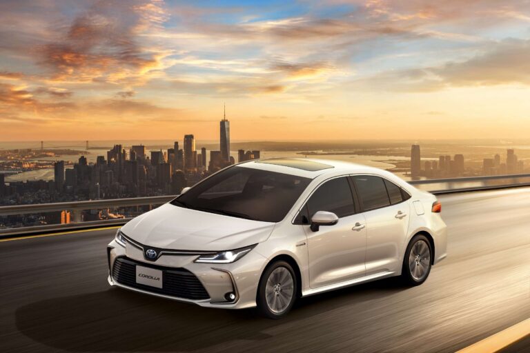 Corolla e Corolla Cross chegam à linha 2023; veja os preços
