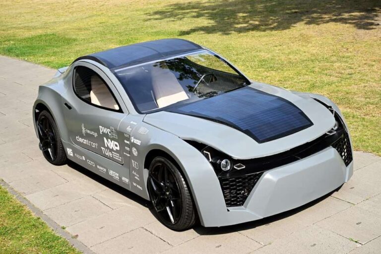 Carro movido a energia solar “limpa” o ar ao redor enquanto roda