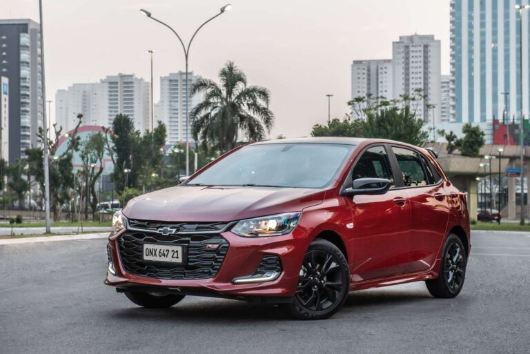 Chevrolet Onix volta a ser o carro mais vendido do Brasil