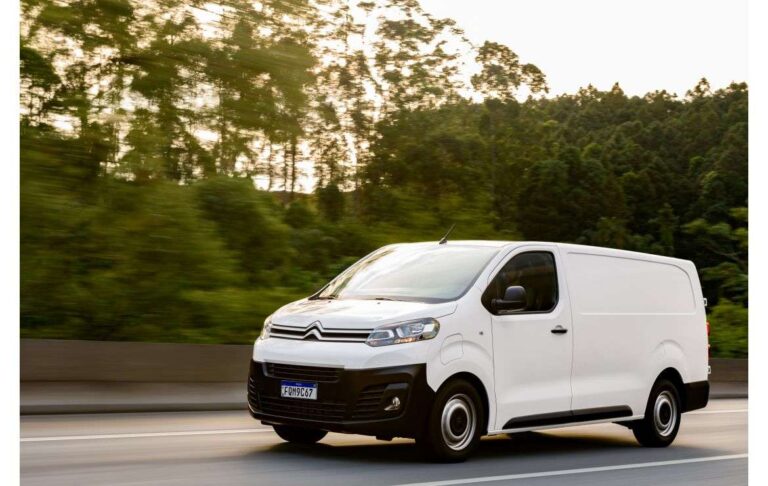 Citroën celebra vendas da van elétrica ë-Jumpy no Brasil