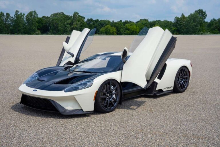 Ford GT ganha edição especial que homenageia GT40 de 1964