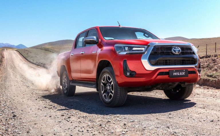 Toyota Hilux se impõe mais uma vez sobre a Chevrolet S10