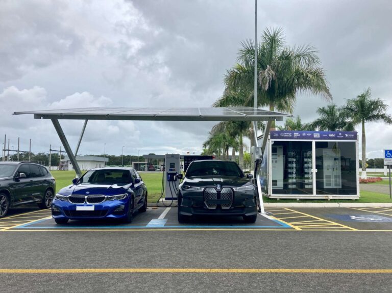 BMW desenvolve estação de recarga rápida com energia solar