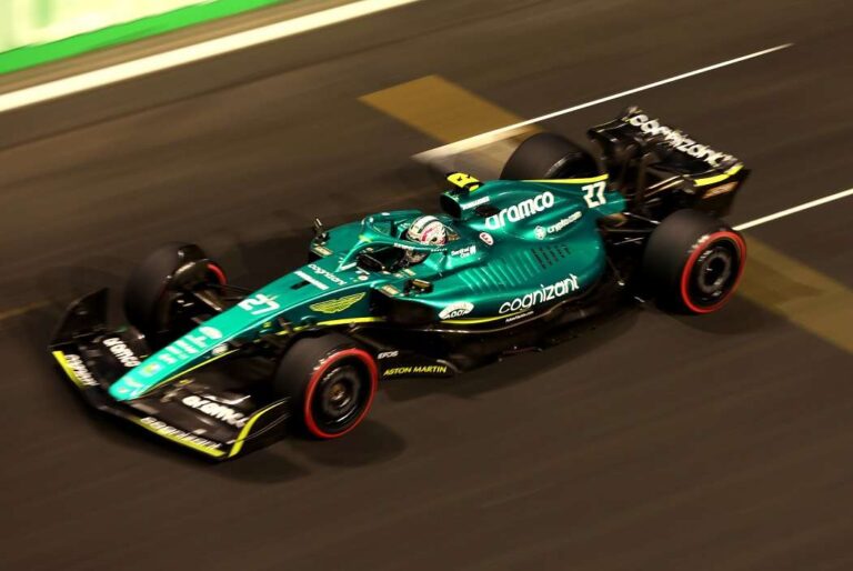 Porque a Aston Martin deve olhar para o exemplo da Ferrari
