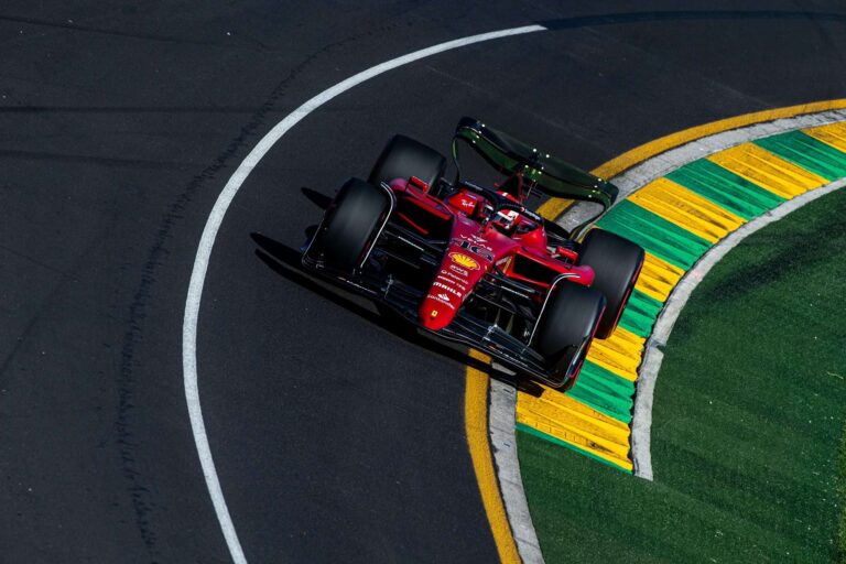 Charles Leclerc comanda TL2 para o GP da Austrália de F1
