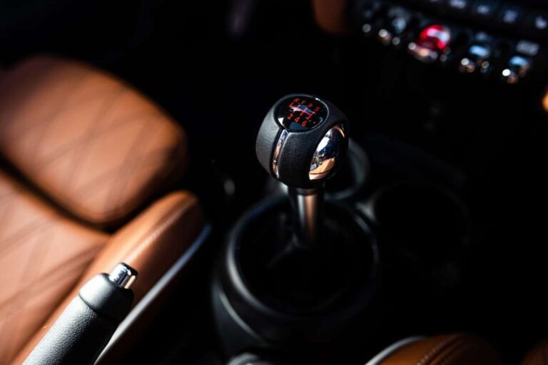 Mini ensina motoristas a usarem câmbio manual nos EUA