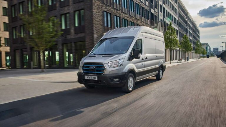 Ford Transit terá câmbio automático e novas versões em 2023