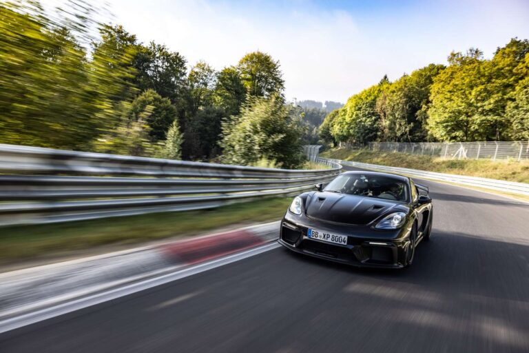 Porsche 718 GT4 RS se destaca em teste final de Nürburgring