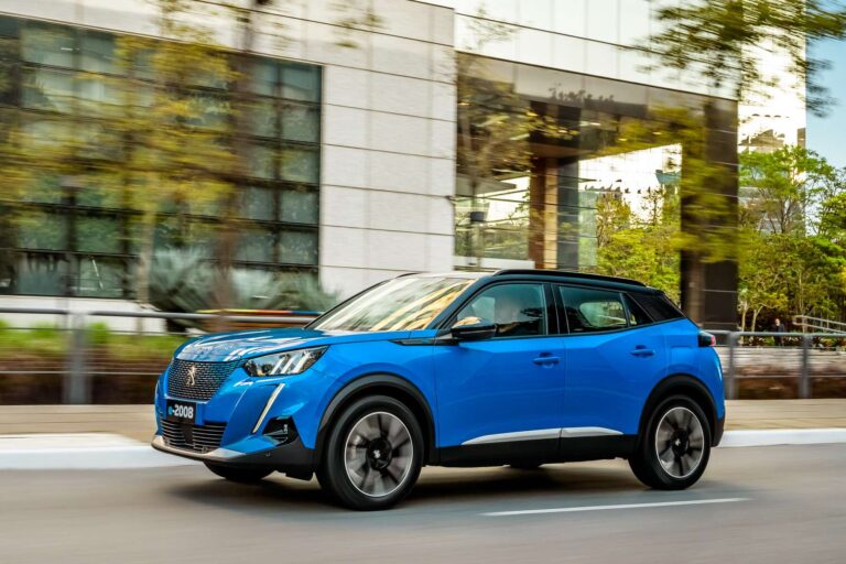 Já dirigimos: Peugeot e-2008 elétrico agrada com rodar macio