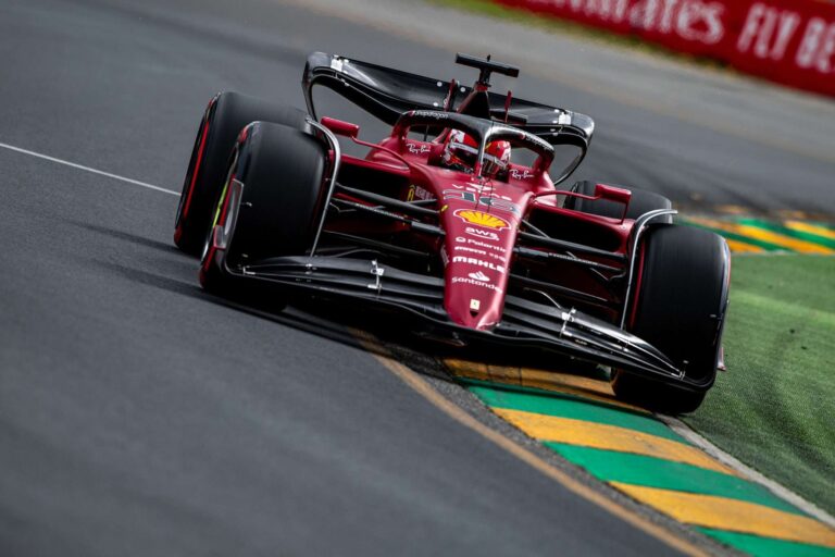 Pela segunda vez no ano, Leclerc vence e Verstappen abandona