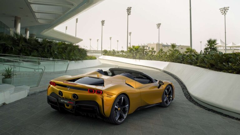 Ferrari de 1.000 cavalos chega ao Brasil por R$ 8,4 milhões