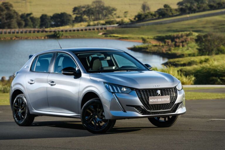 Peugeot 208 fica até R$ 4 mil mais caro e parte de R$ 76.990