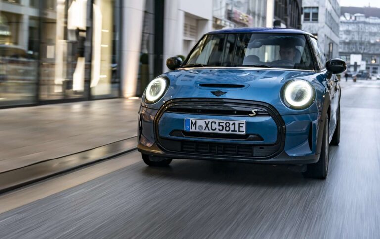 Mini dá o primeiro passo para ser totalmente elétrica