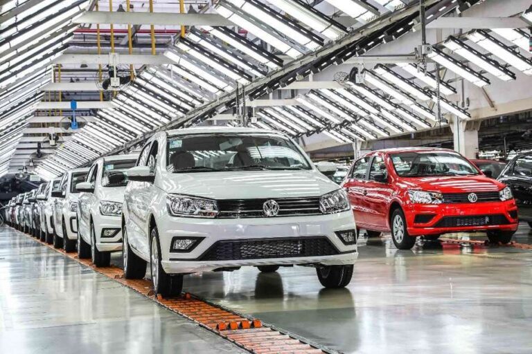 VW vai retomar segundo turno da produção de Gol e Voyage