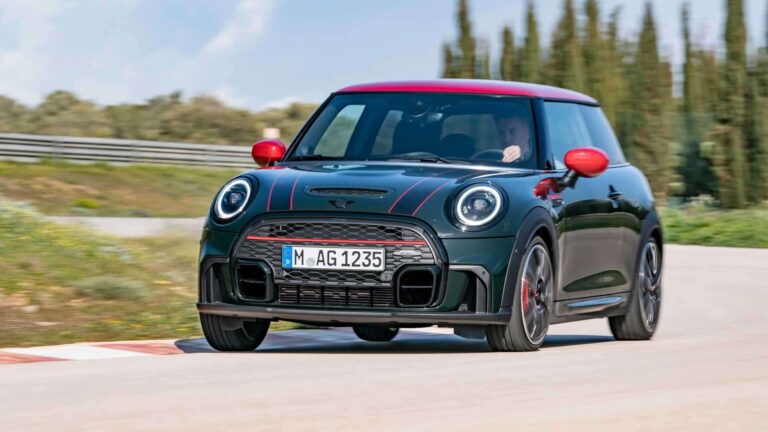 Mini inicia pré-venda do modelo John Cooper Works no Brasil