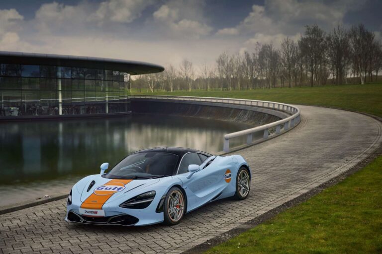 McLaren 720S personalizado ganha pintura clássica da Gulf