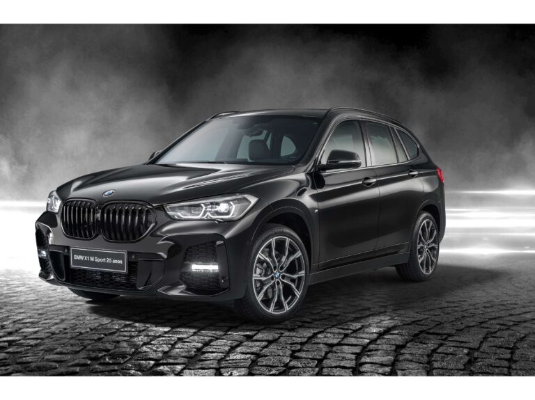 BMW dá descontos de até R$ 13 mil no X1 e 320i em julho